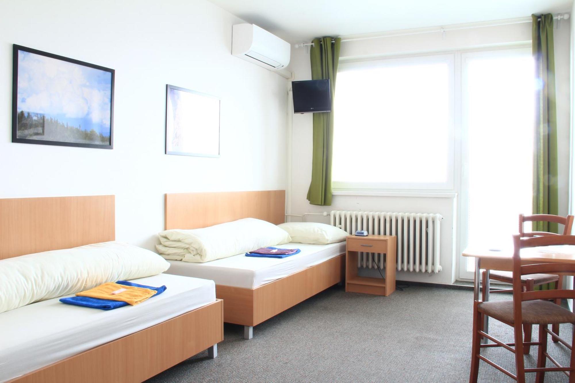 Hostel Narva บราติสลาวา ภายนอก รูปภาพ